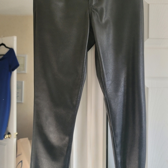 Dawn's Dresses - Picture 13 of 16